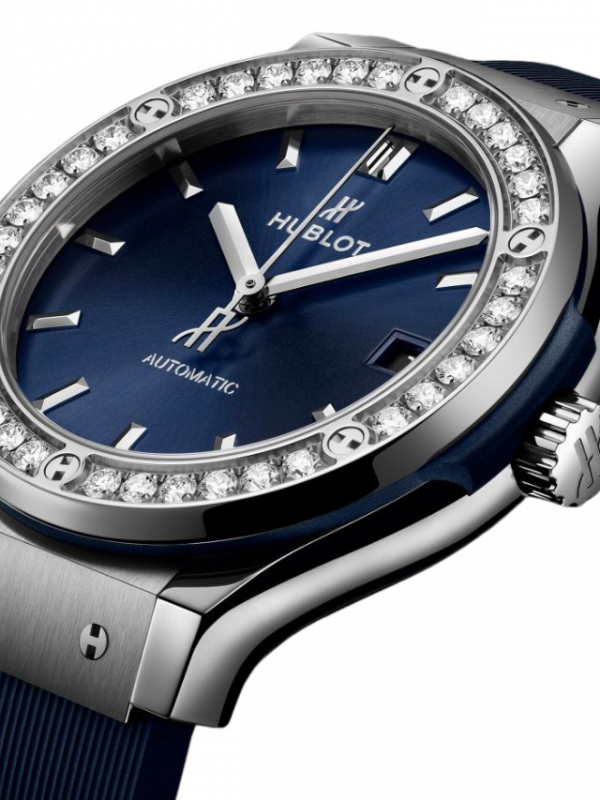 Classic Fusion Titanium Blue Diamonds 565.NX.7170.RX.1204