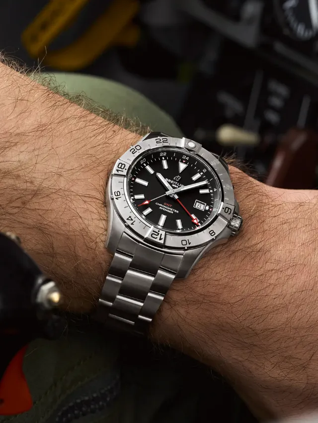 Breitling Avenger Automatic GMT 44 A32320101B1A1